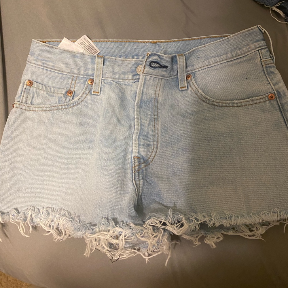 Levi 501 shorts worn once - Picture 2 of 2